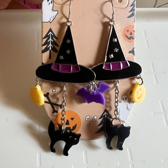 These Halloween Witch Earrings feature a spooky design with black cat, bat, and - Picture 3 of 7